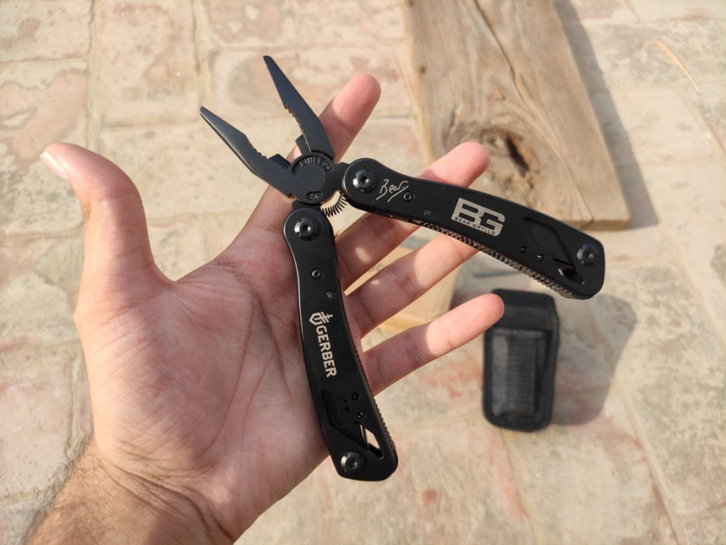 Bear Grylls Gerber Multi-tool Plier with 11 Screw Driver Bits