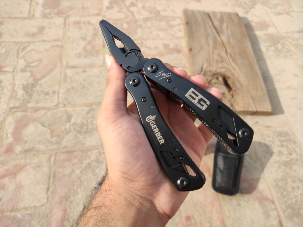 Bear Grylls Gerber Multi-tool Plier with 11 Screw Driver Bits