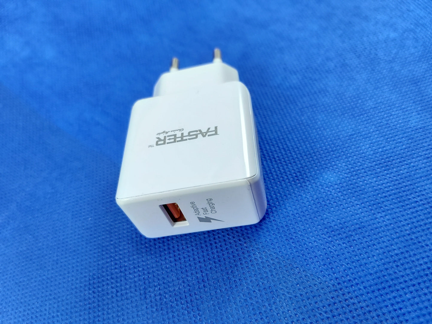 Faster Adaptive Fast Charger | Single port | Micro USB cable included | 2.1A | FAC-900