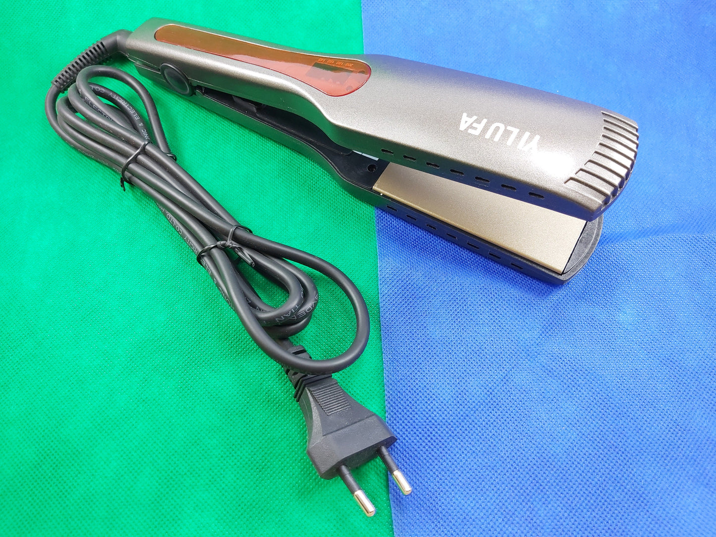 YI LU FA Wide Hair Iron / Straightener | 70W | 200°C (Max)