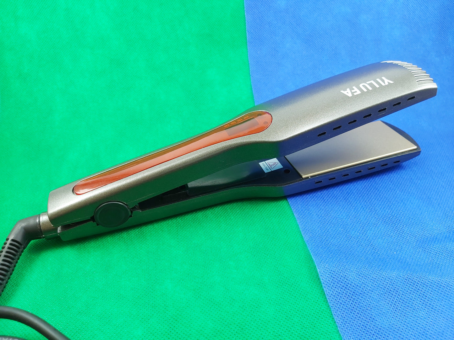 YI LU FA Wide Hair Iron / Straightener | 70W | 200°C (Max)