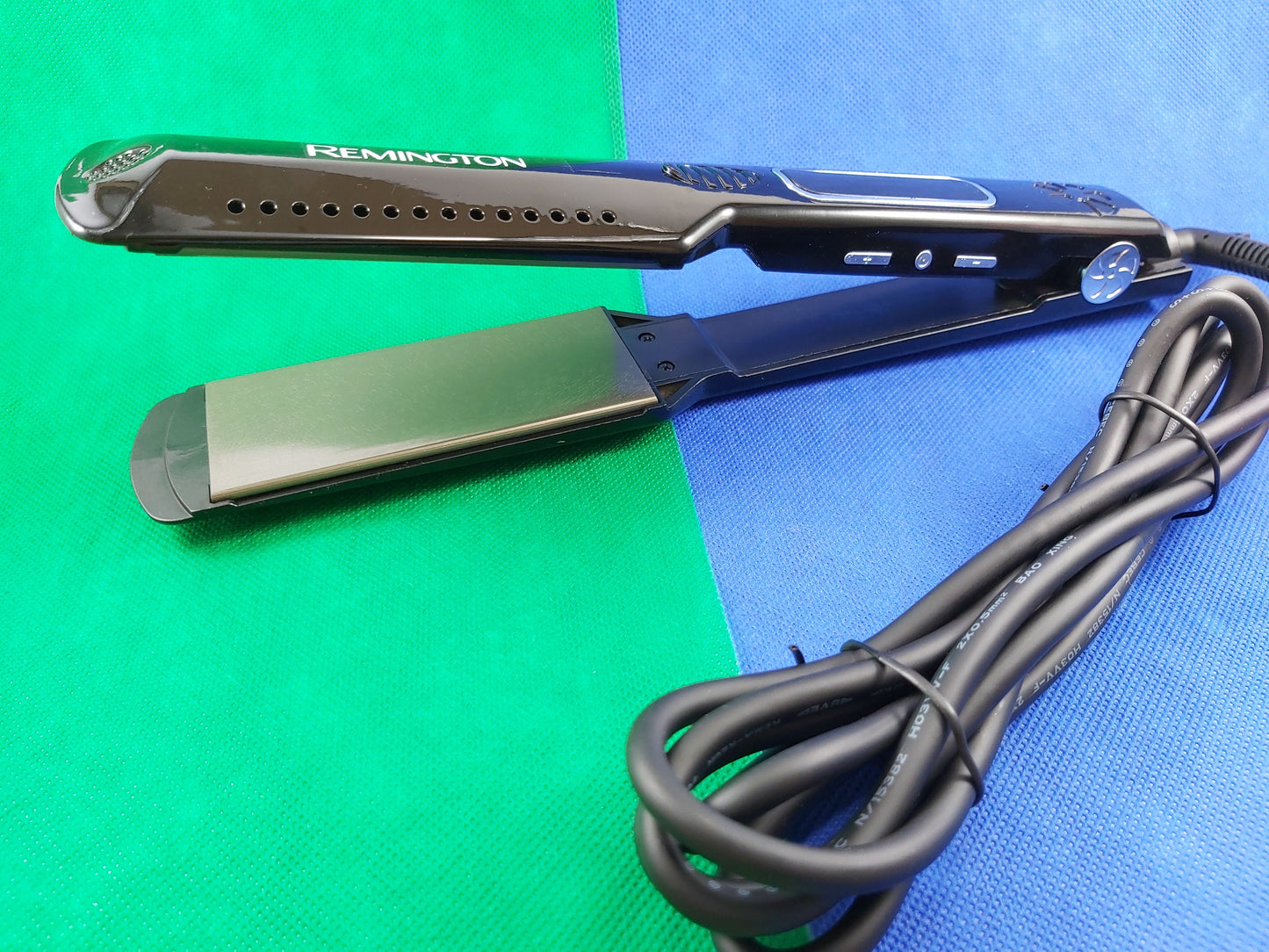 Remington Hair Iron / Straightener | Rapid Heating