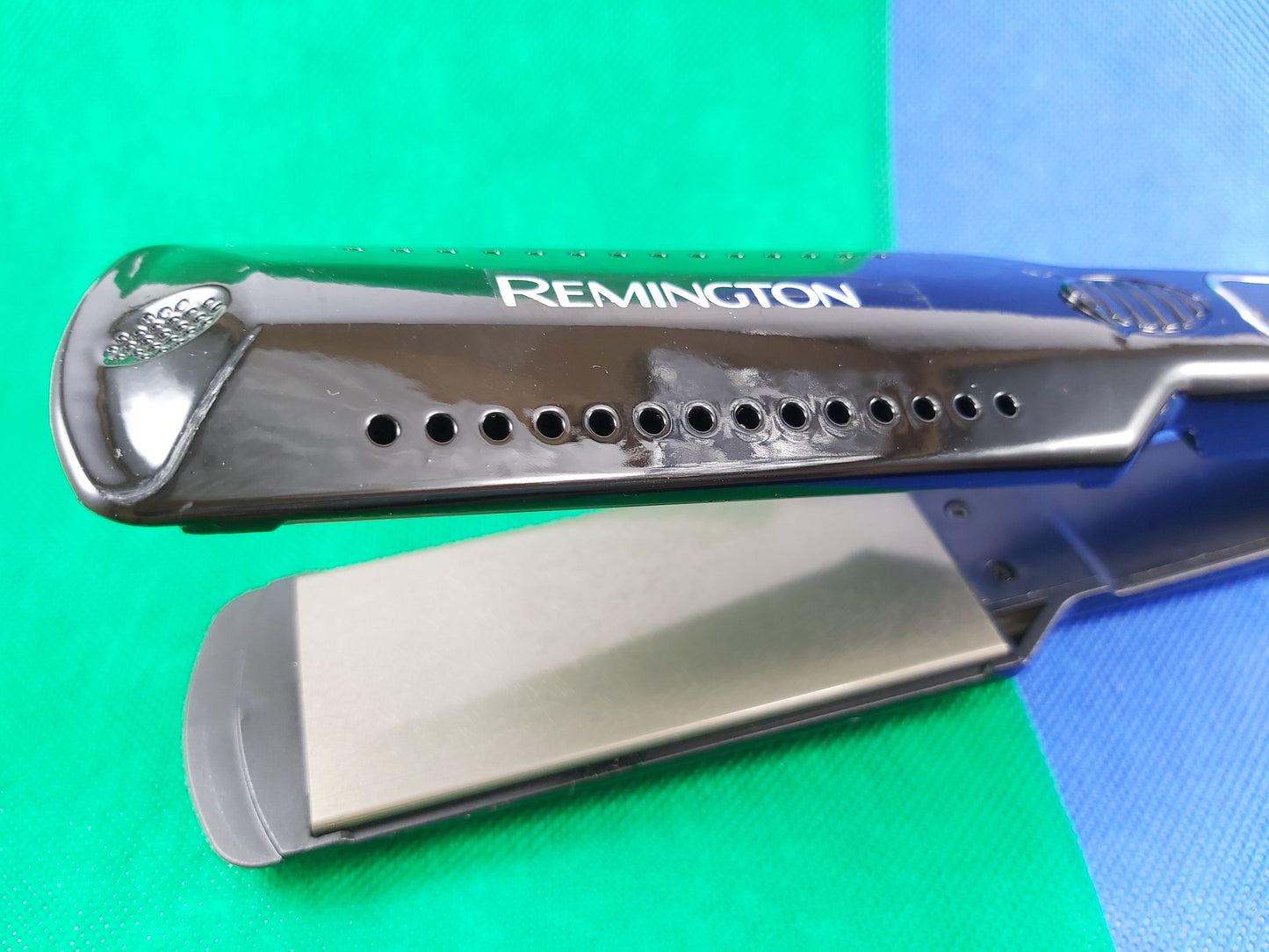 Remington Hair Iron / Straightener | Rapid Heating