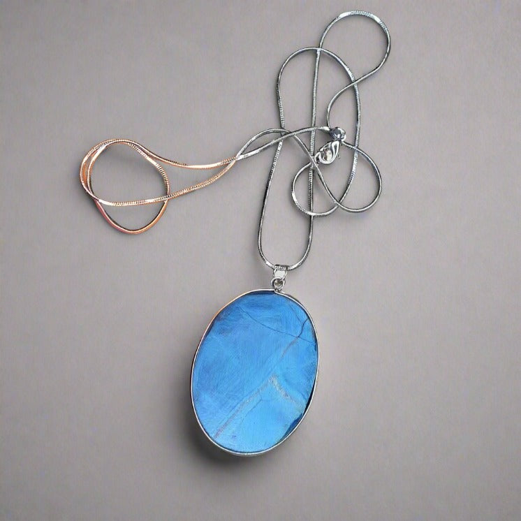 Blue Stone Pendant With Silver Lining