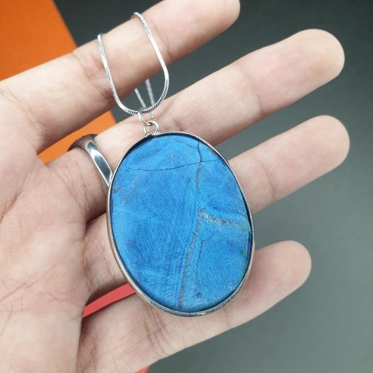 Blue Stone Pendant With Silver Lining